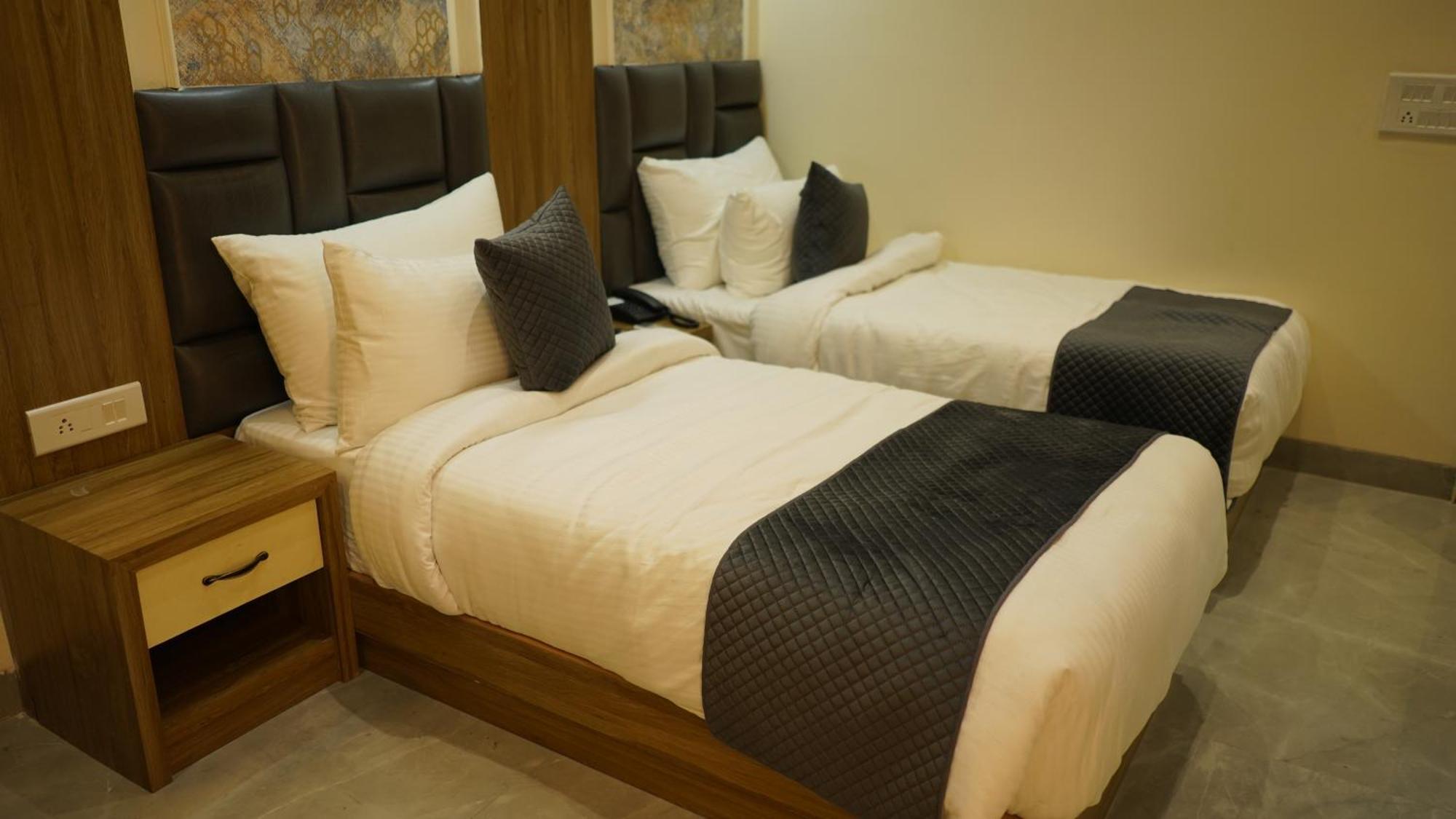 Hotel Silver Pearl Alīgarh المظهر الخارجي الصورة