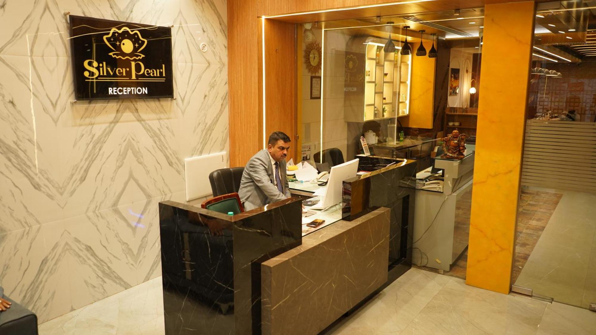 Hotel Silver Pearl Alīgarh المظهر الخارجي الصورة